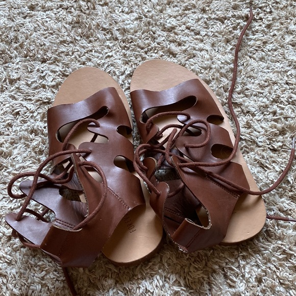 Brown gladiator sandals - Picture 2 of 3
